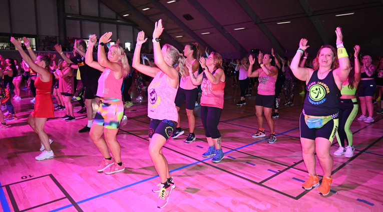 Zumba Fest -13 Stemningsbillede fra salen Dorte fra Fyn danser zumba